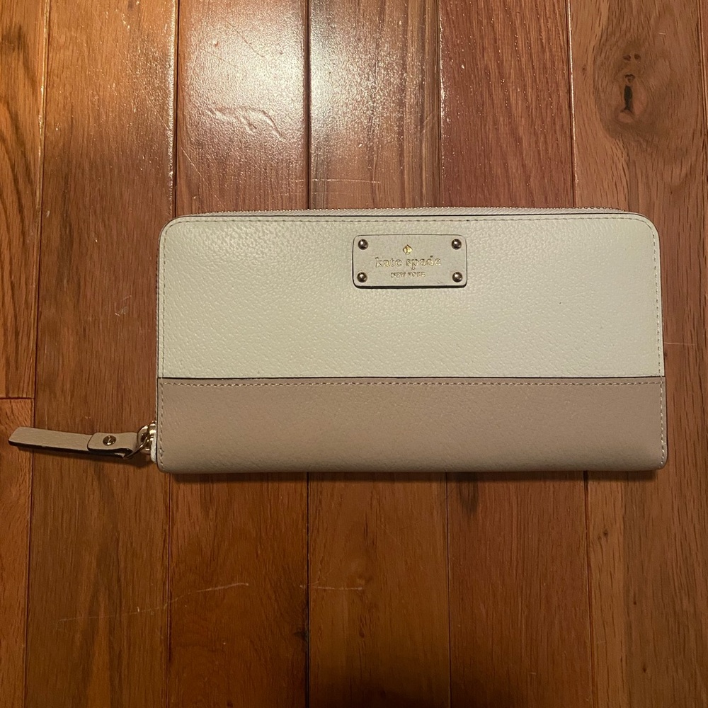 NWOT Kate Spade New York Two-Tone Large Zip Wallet